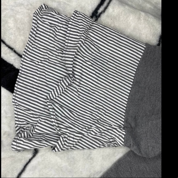 Solid grey blouse with striped sleeves - Picture 4 of 5